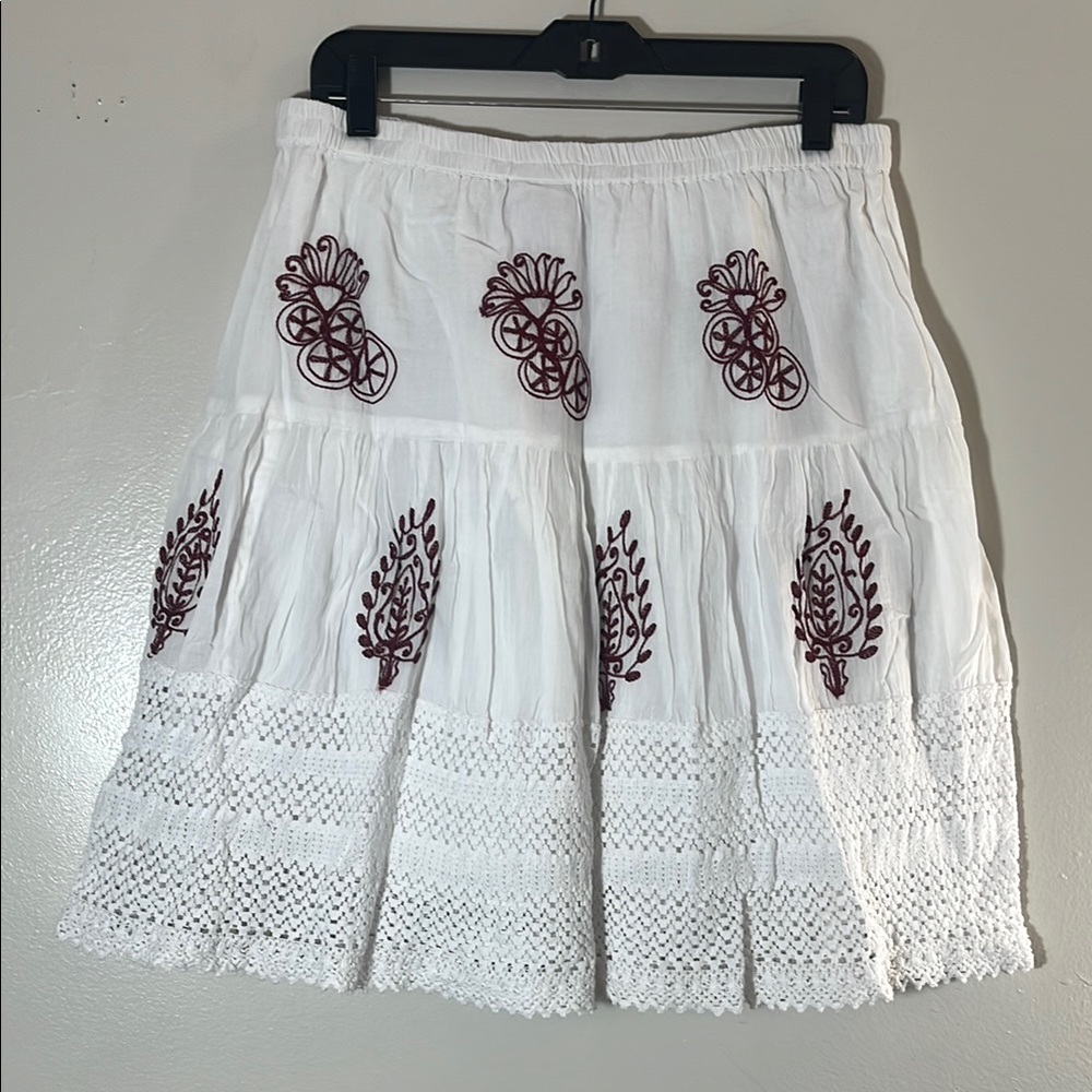 Metro Wear White Embroidered Mini Skirt